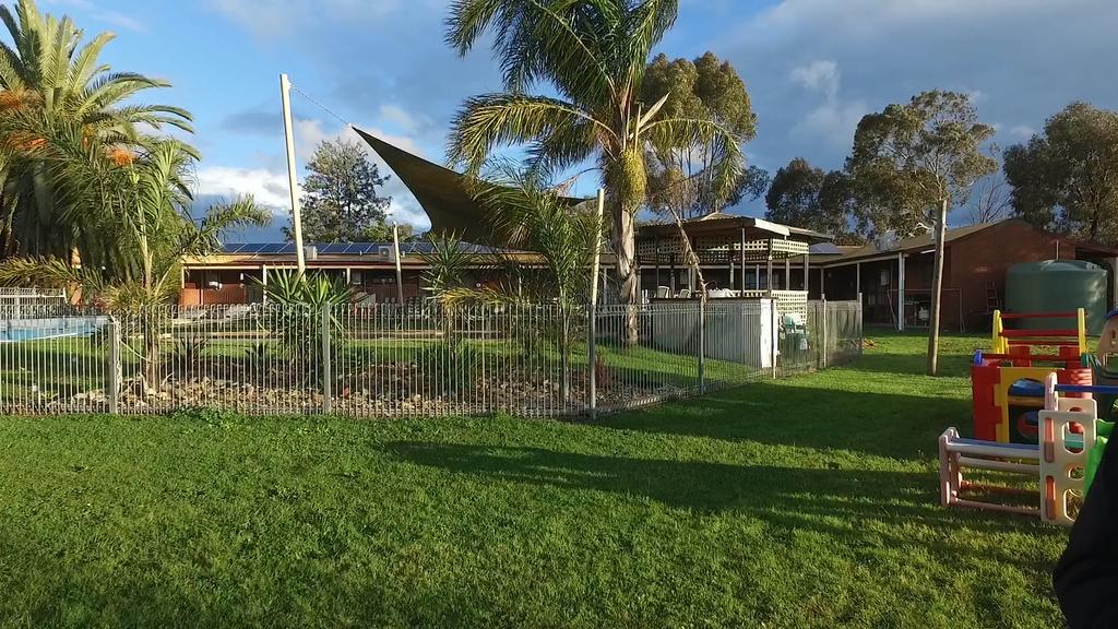 Walkabout Motel Rutherglen Exterior photo